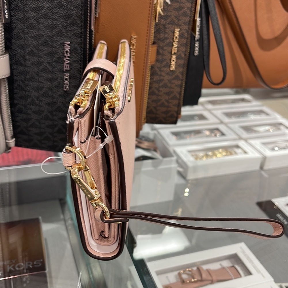 MICHAEL KORS LARGE DOUBLE ZIP WRISTLET WALLET PHONE CASE CLUTCH
Powder Blush - Picture 15 of 16